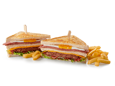 Dagwood sandwich with chips
