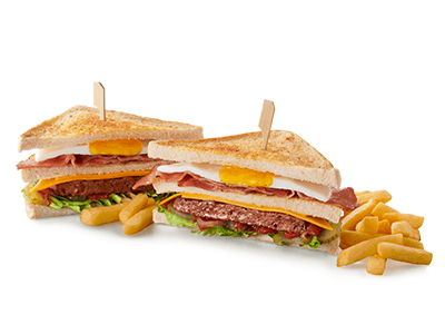 Dagwood sandwich with chips