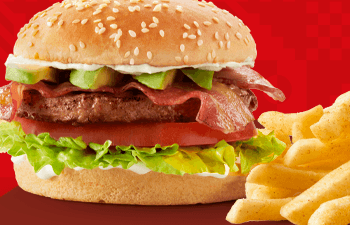 Beef and bacon burger with chips